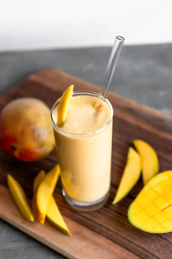 Mango Madness w/Mango, Banana, Strawbery, Plain Greek Yogurt / 0-660 cal
