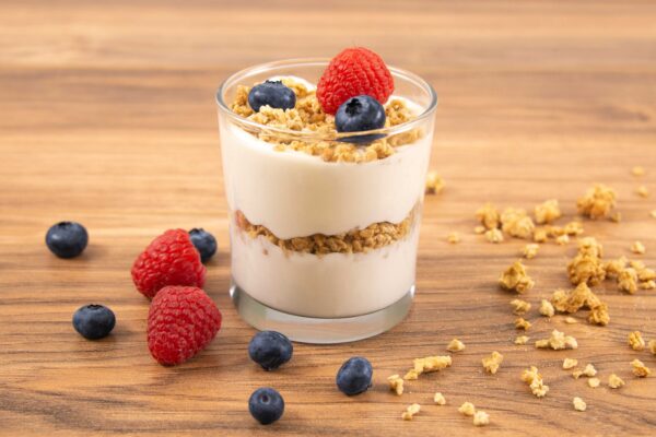 Low Fat Vanila Greek Yogurt Parve with Low Fat Granola
