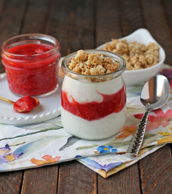Parfait Low Fat Strawberry Greek Yogurt Parve with Low Fat Granola